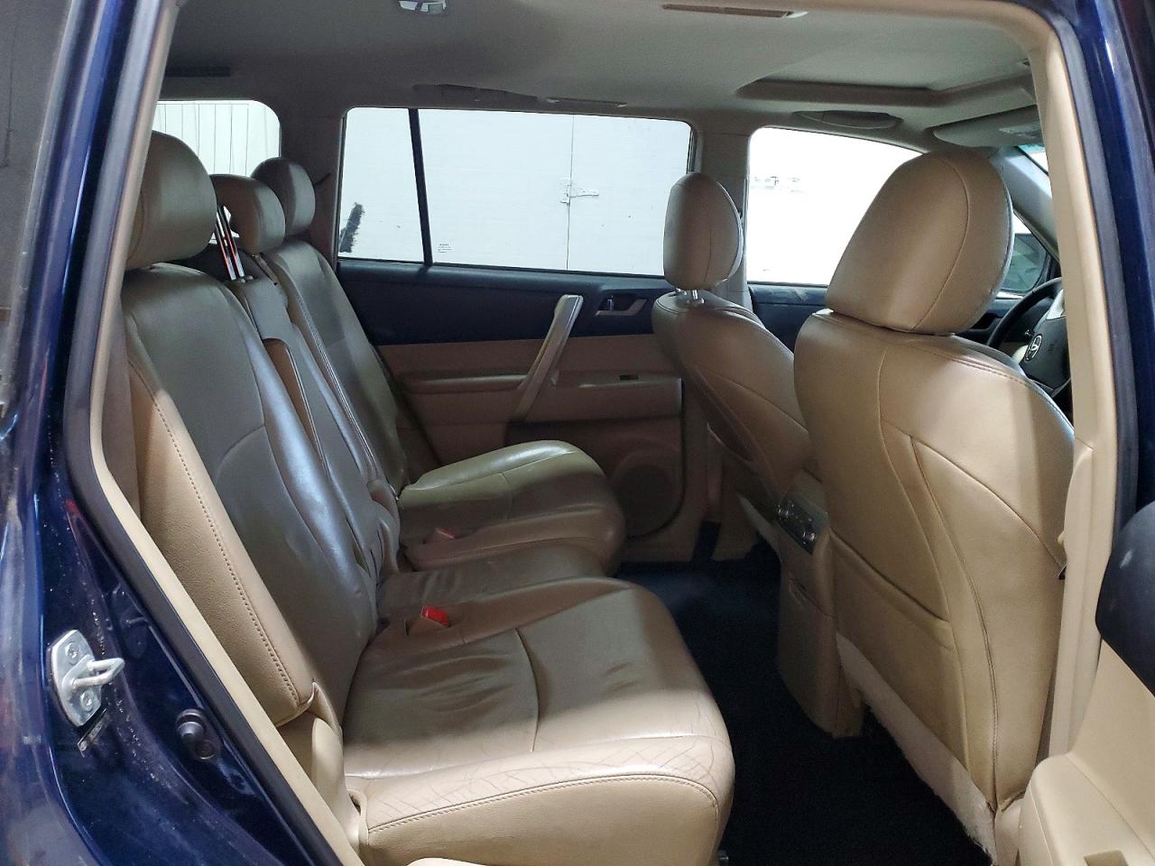 2012 TOYOTA HIGHLANDER BASE photo 11