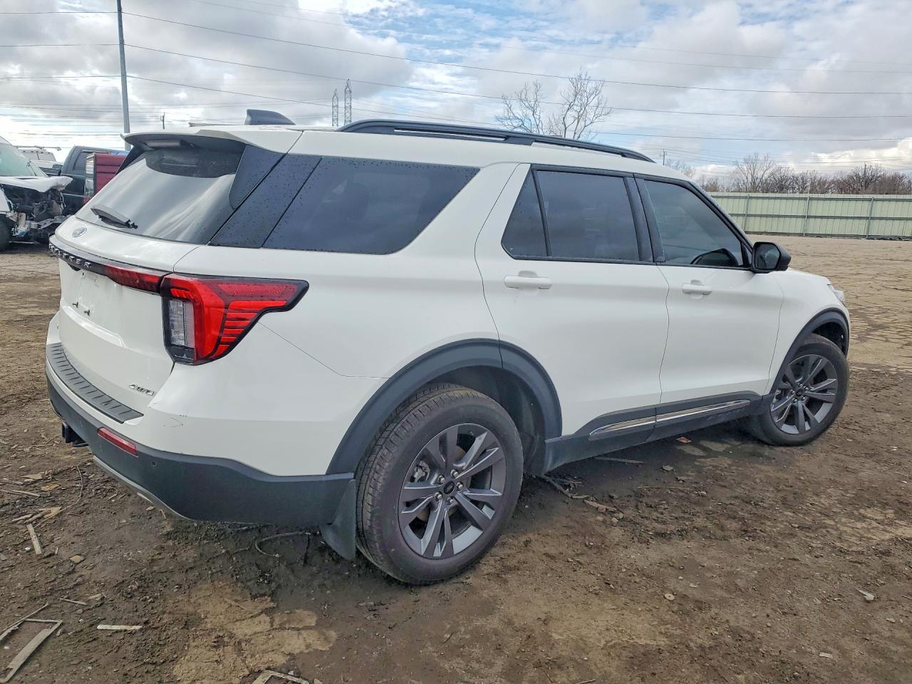 2025 FORD EXPLORER ACTIVE photo 3