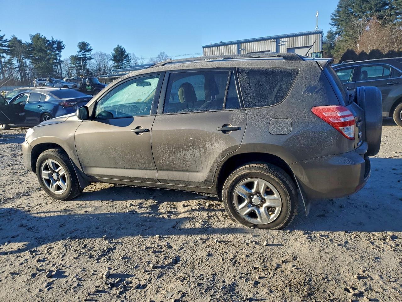 2011 TOYOTA RAV4 photo 2