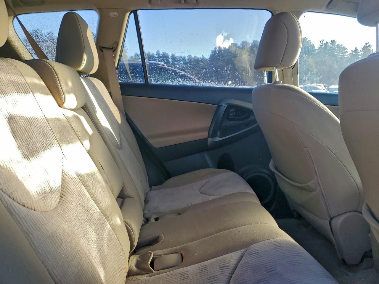 2011 TOYOTA RAV4 photo 11