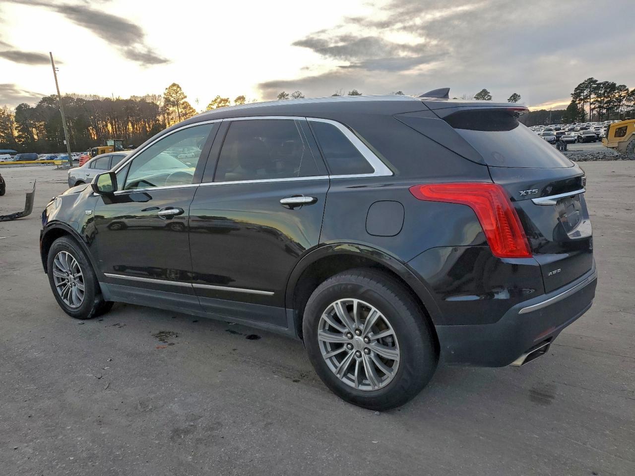 2017 CADILLAC XT5 LUXURY photo 2