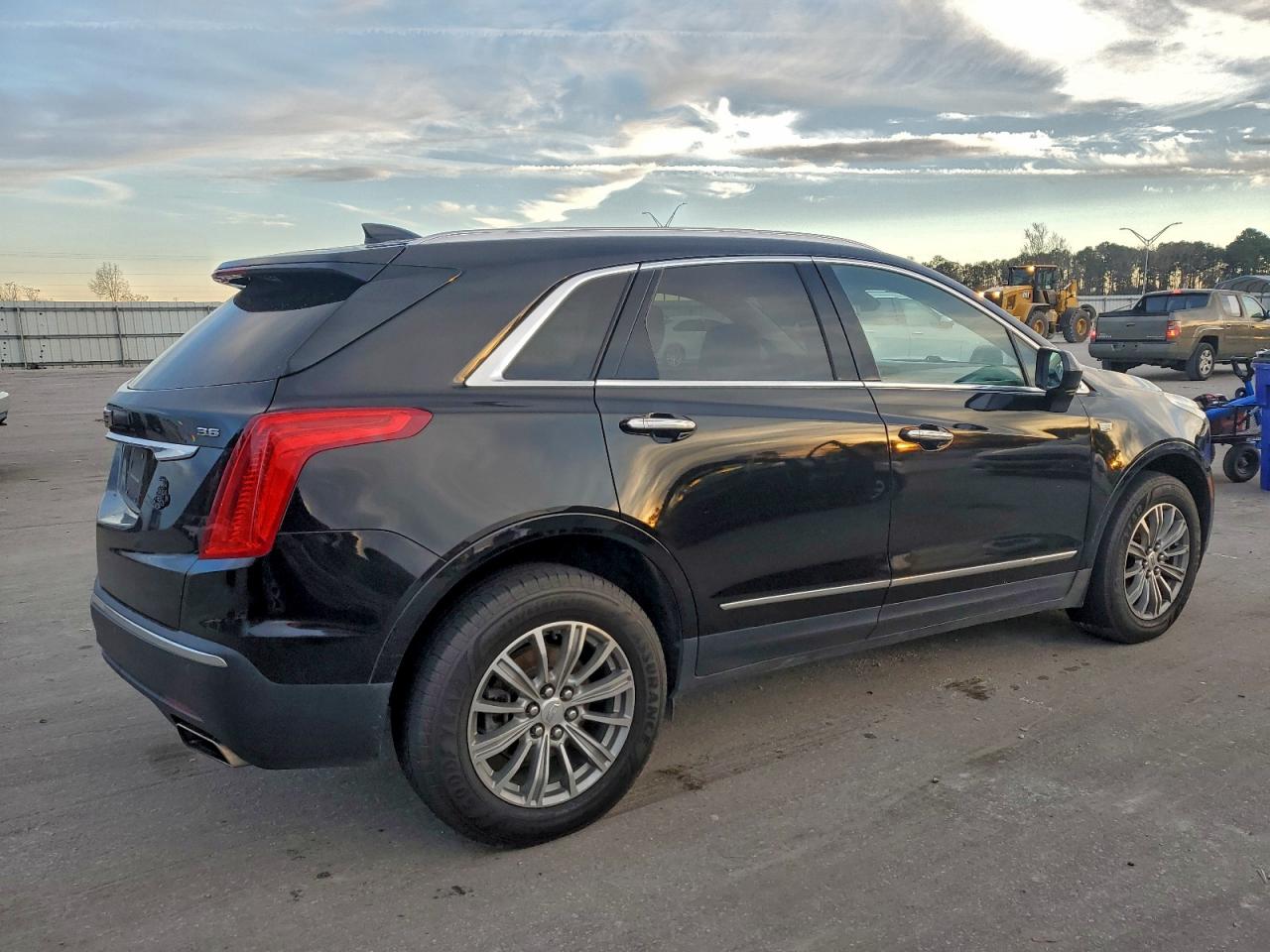 2017 CADILLAC XT5 LUXURY photo 3