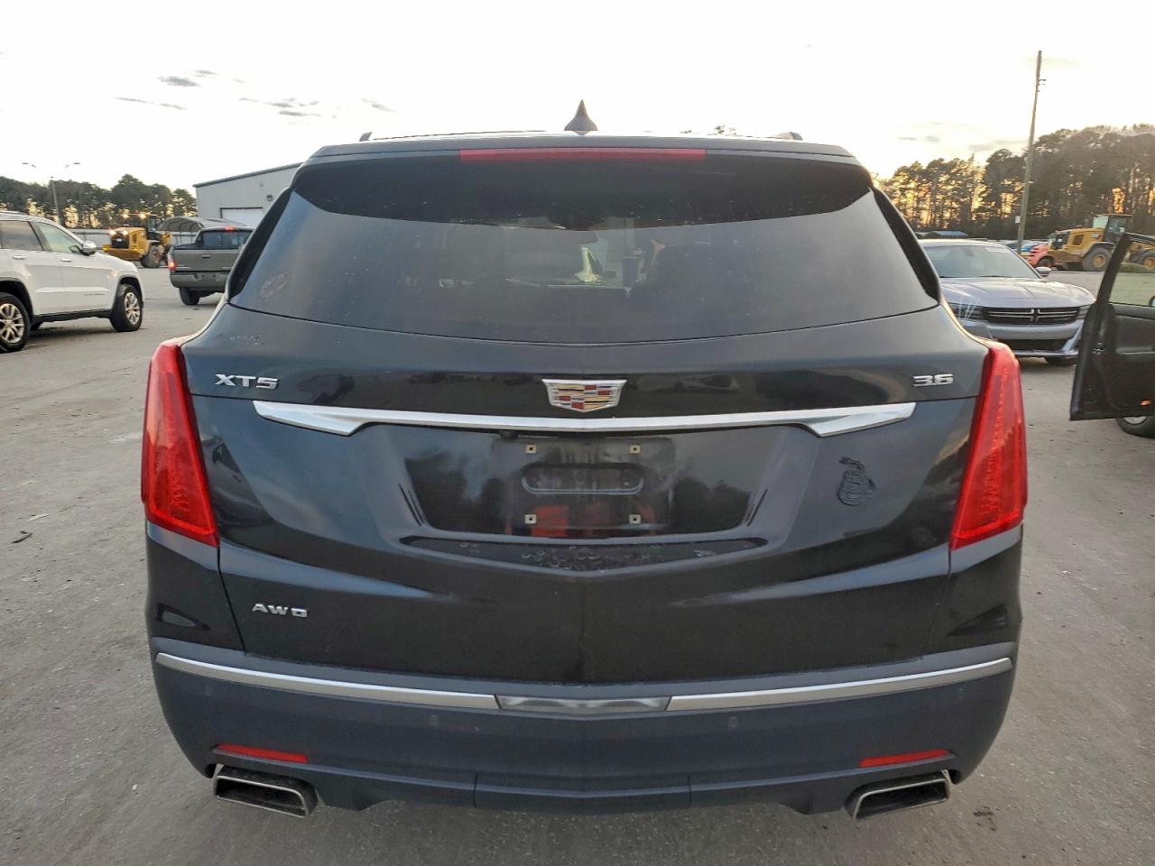 2017 CADILLAC XT5 LUXURY photo 6