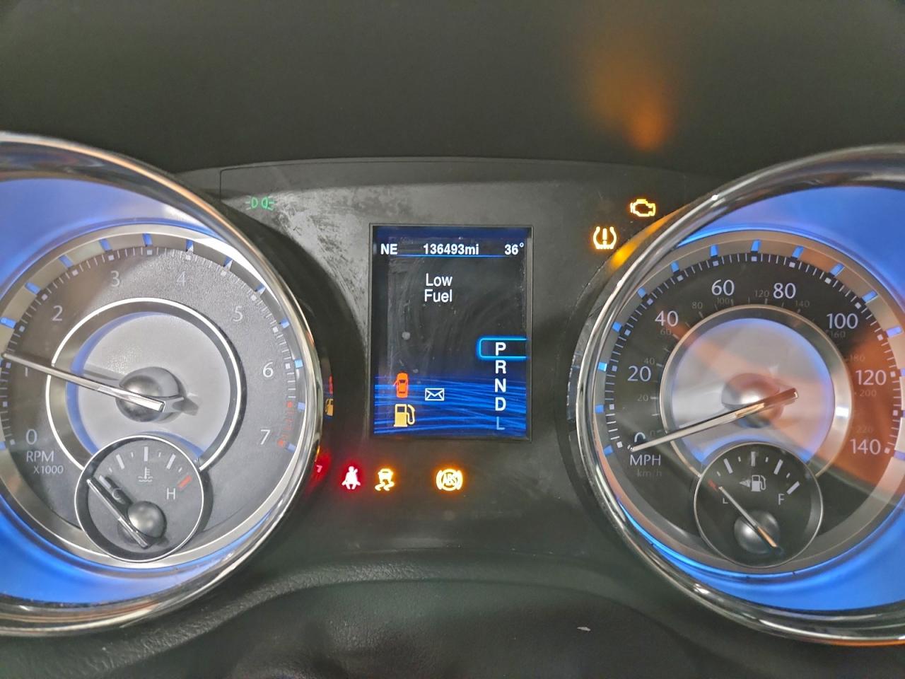 2014 CHRYSLER 300 photo 9