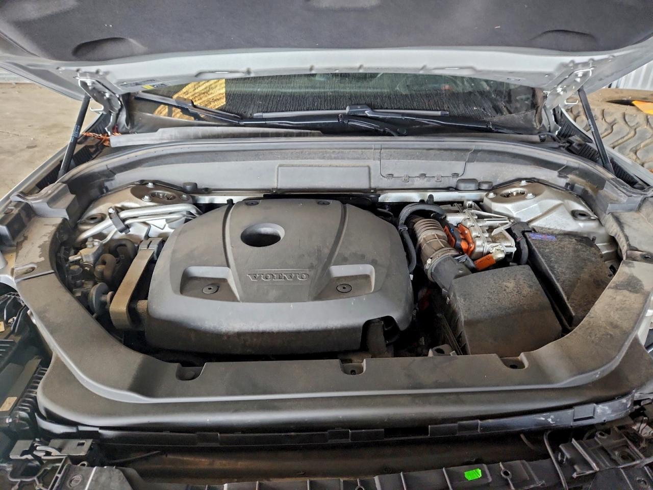 2021 VOLVO XC60 T8 RECHARGE R-DESIGN photo 12