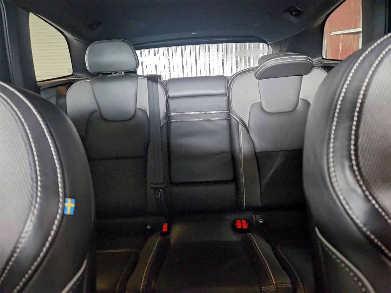 2021 VOLVO XC60 T8 RECHARGE R-DESIGN photo 10