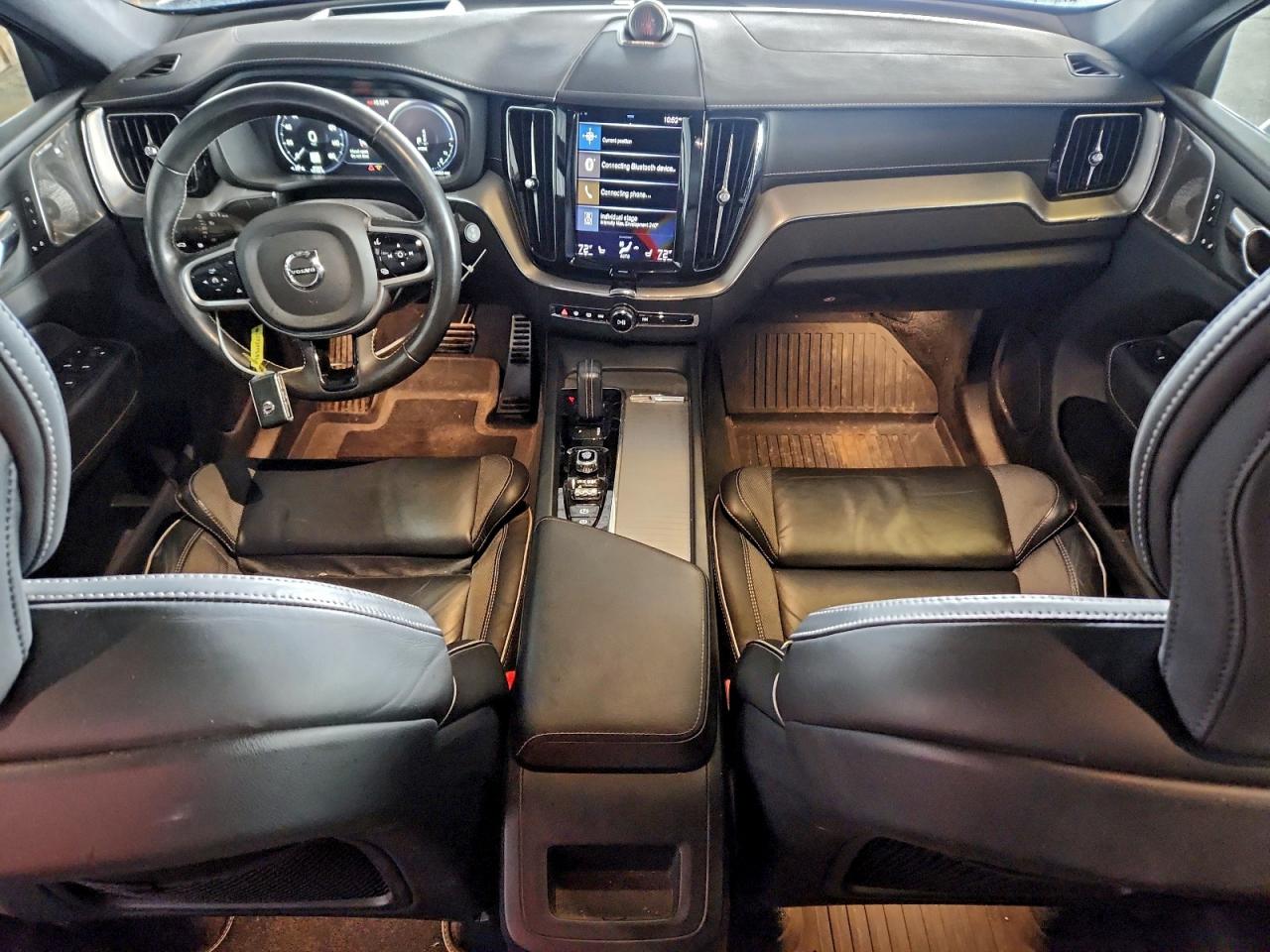 2021 VOLVO XC60 T8 RECHARGE R-DESIGN photo 8