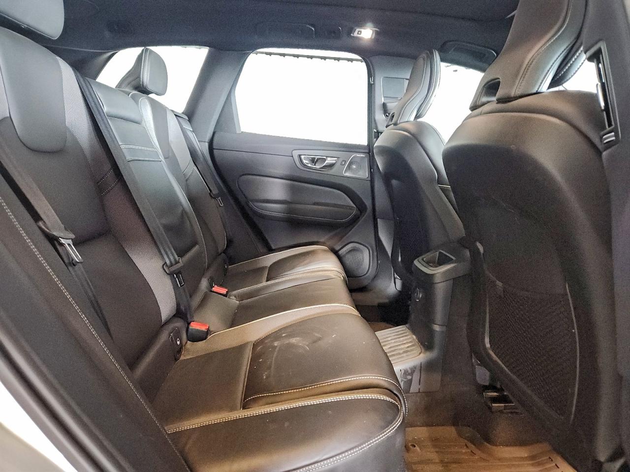 2021 VOLVO XC60 T8 RECHARGE R-DESIGN photo 11