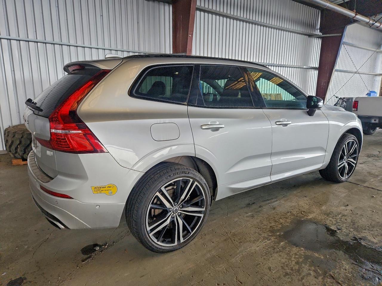 2021 VOLVO XC60 T8 RECHARGE R-DESIGN photo 3