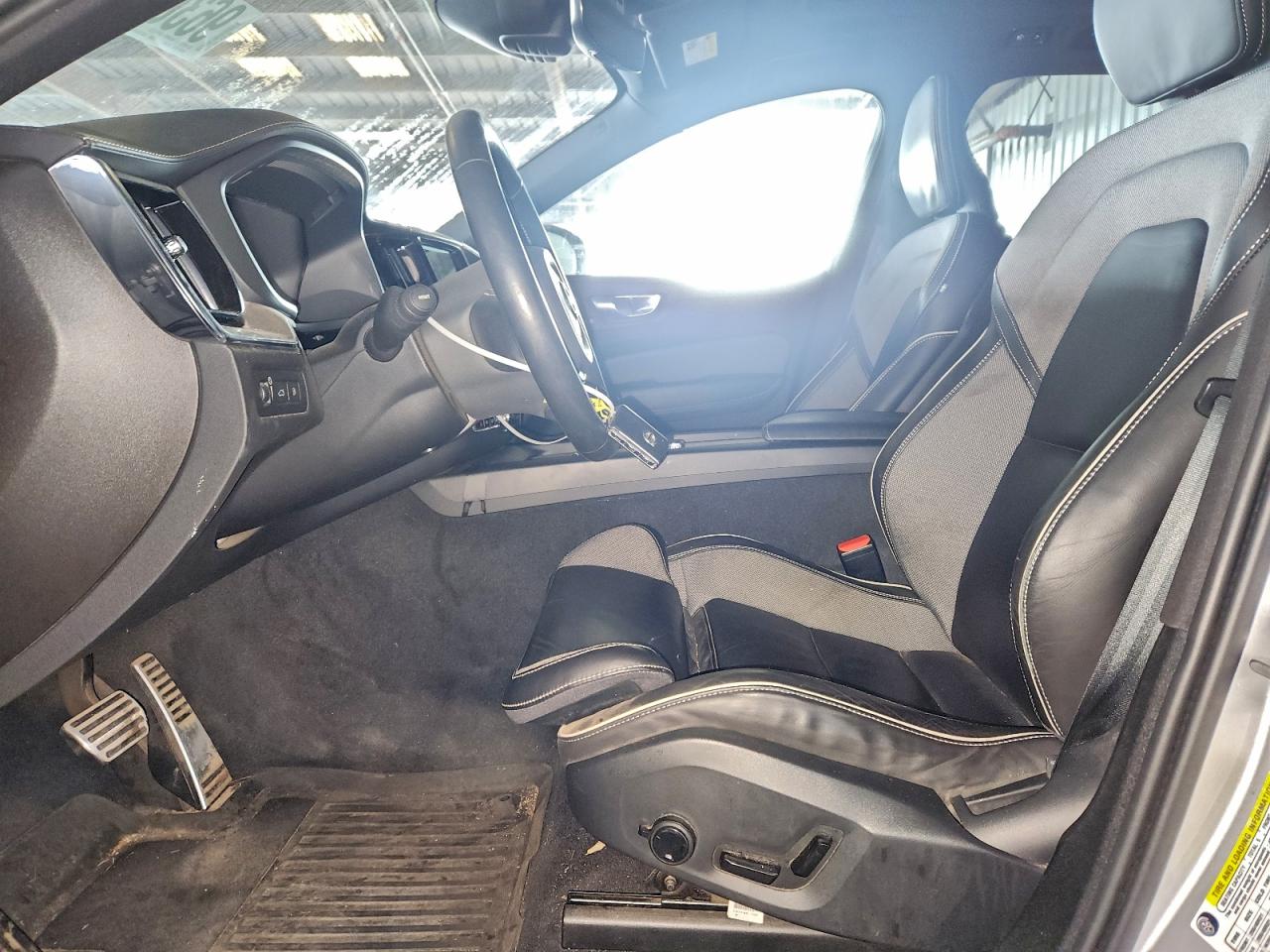 2021 VOLVO XC60 T8 RECHARGE R-DESIGN photo 7