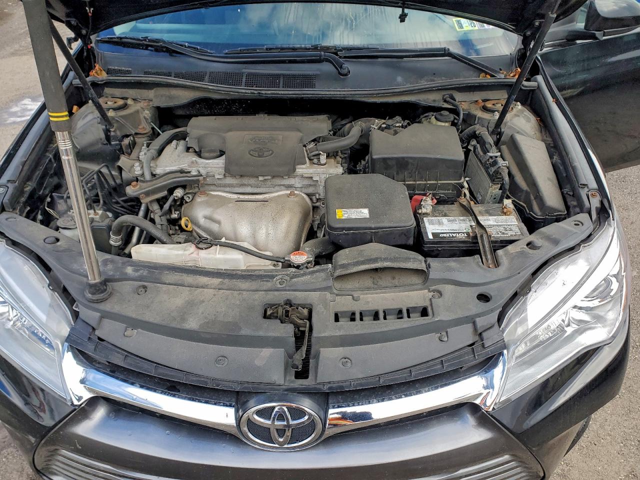2016 TOYOTA CAMRY LE photo 11