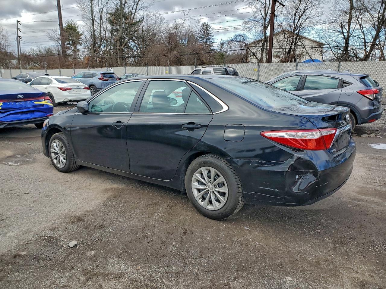2016 TOYOTA CAMRY LE photo 2