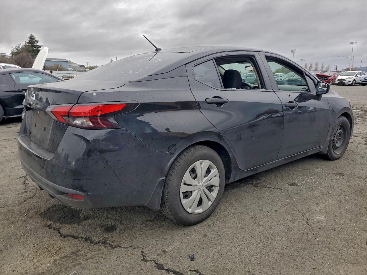 2020 NISSAN VERSA S photo 3
