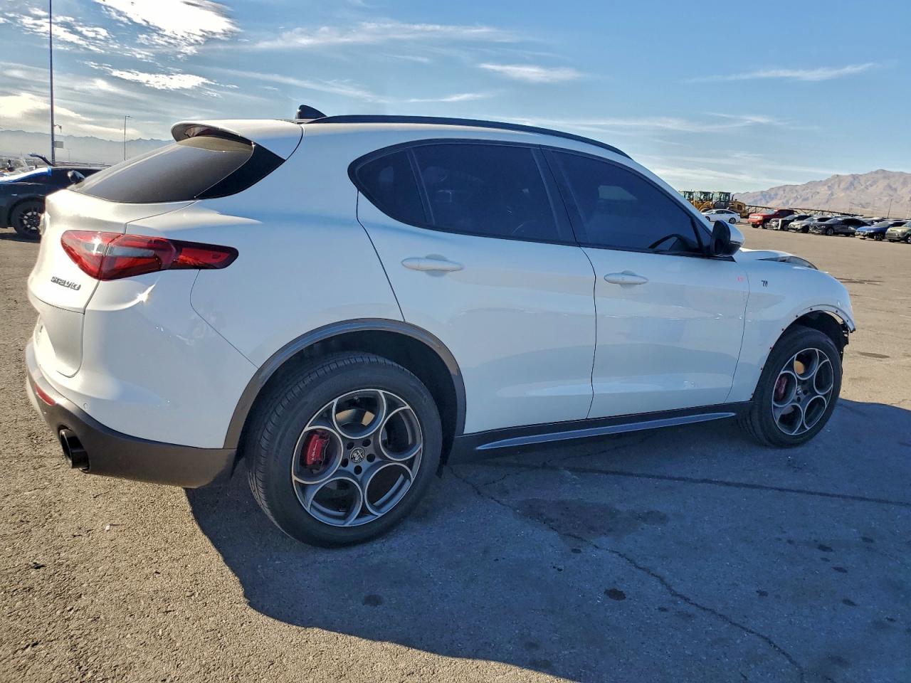 2022 ALFA ROMEO STELVIO TI photo 3