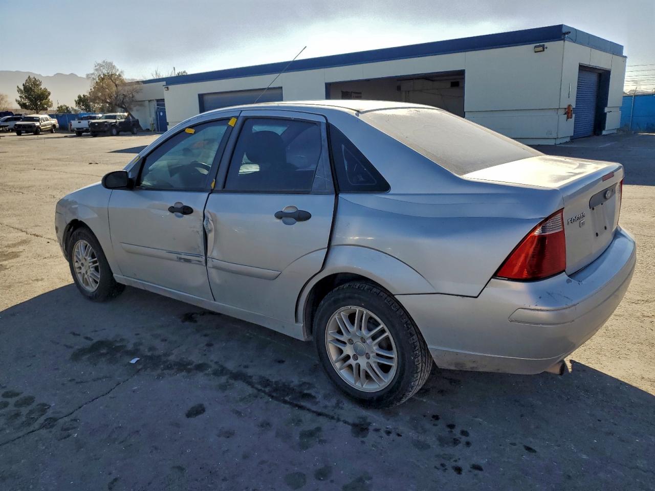 2007 FORD FOCUS ZX4 photo 2