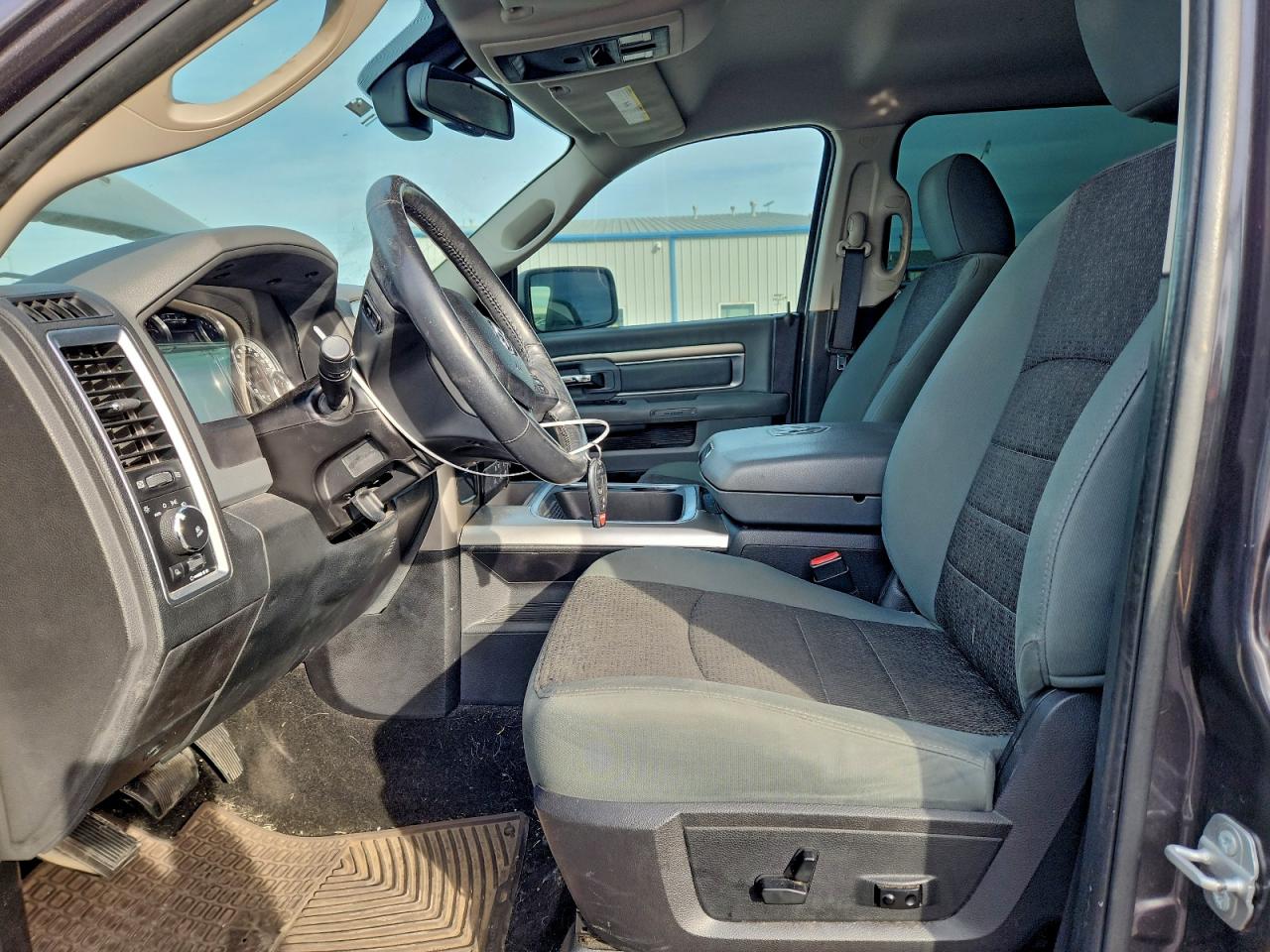 2016 RAM 1500 SLT photo 13