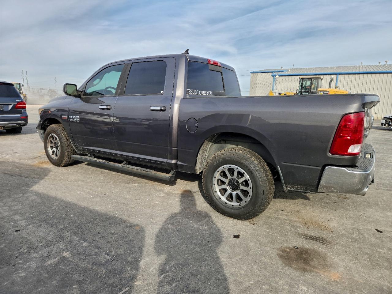 2016 RAM 1500 SLT photo 3