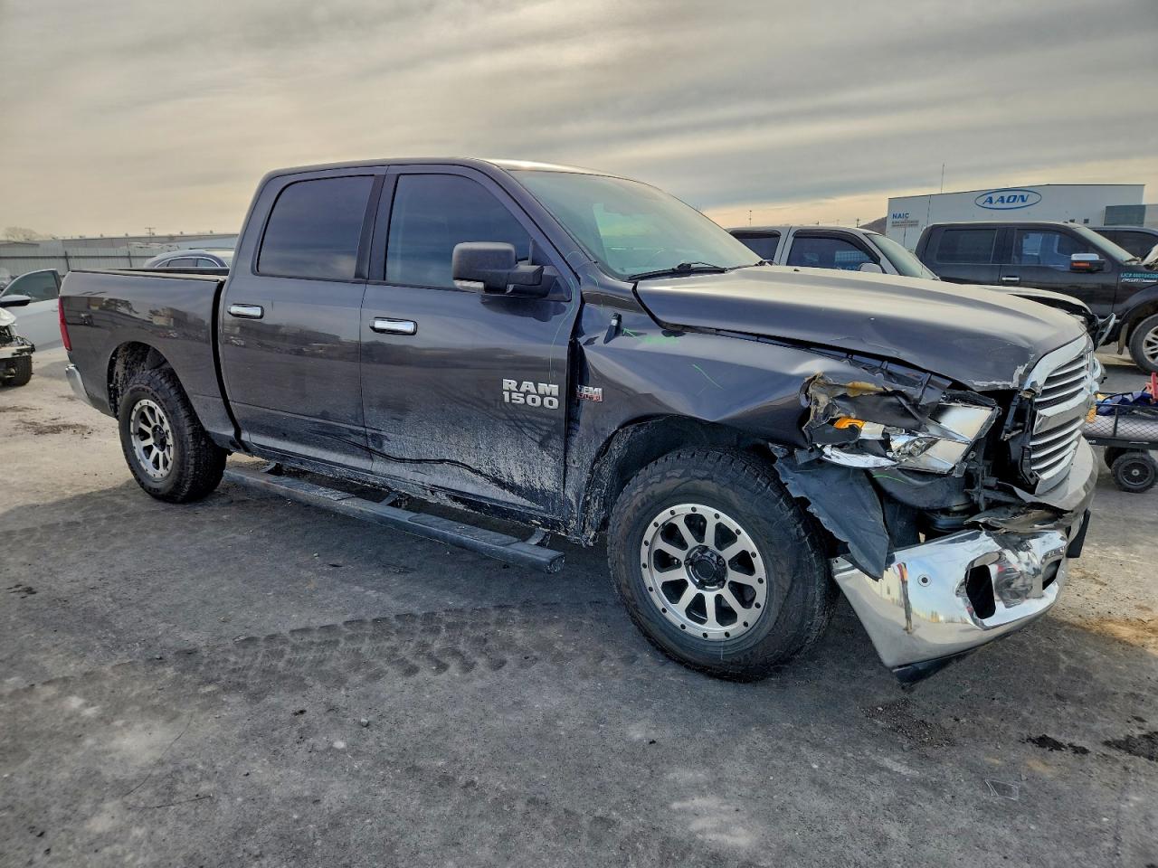 2016 RAM 1500 SLT photo 7