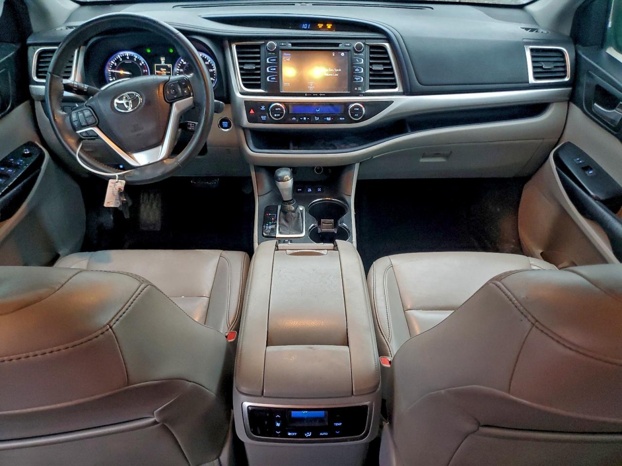 2016 TOYOTA HIGHLANDER XLE photo 8