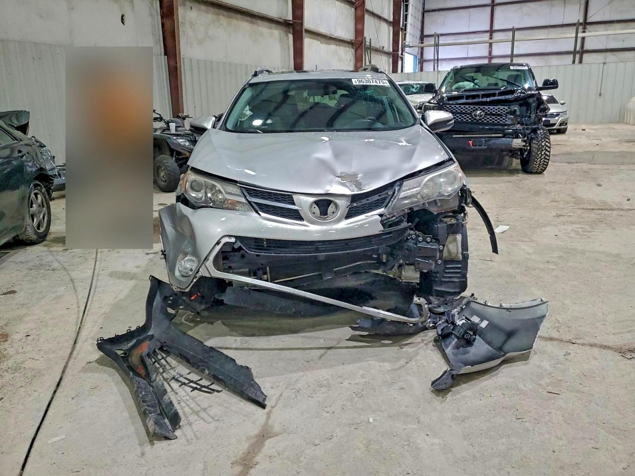 2015 TOYOTA RAV4 XLE photo 9