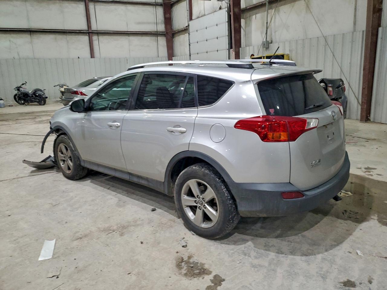 2015 TOYOTA RAV4 XLE photo 3