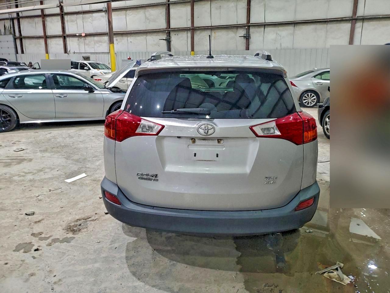 2015 TOYOTA RAV4 XLE photo 11