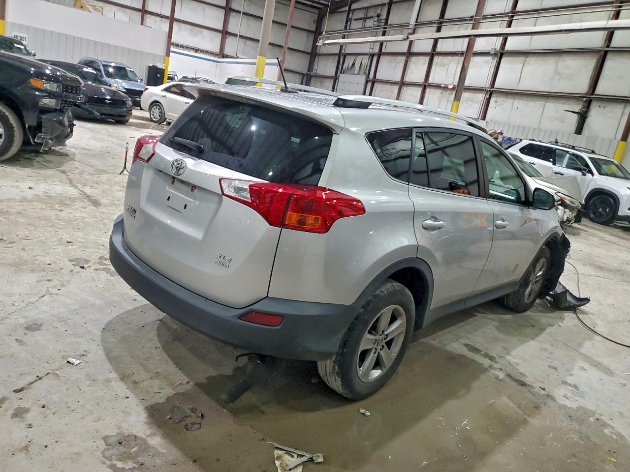 2015 TOYOTA RAV4 XLE photo 5