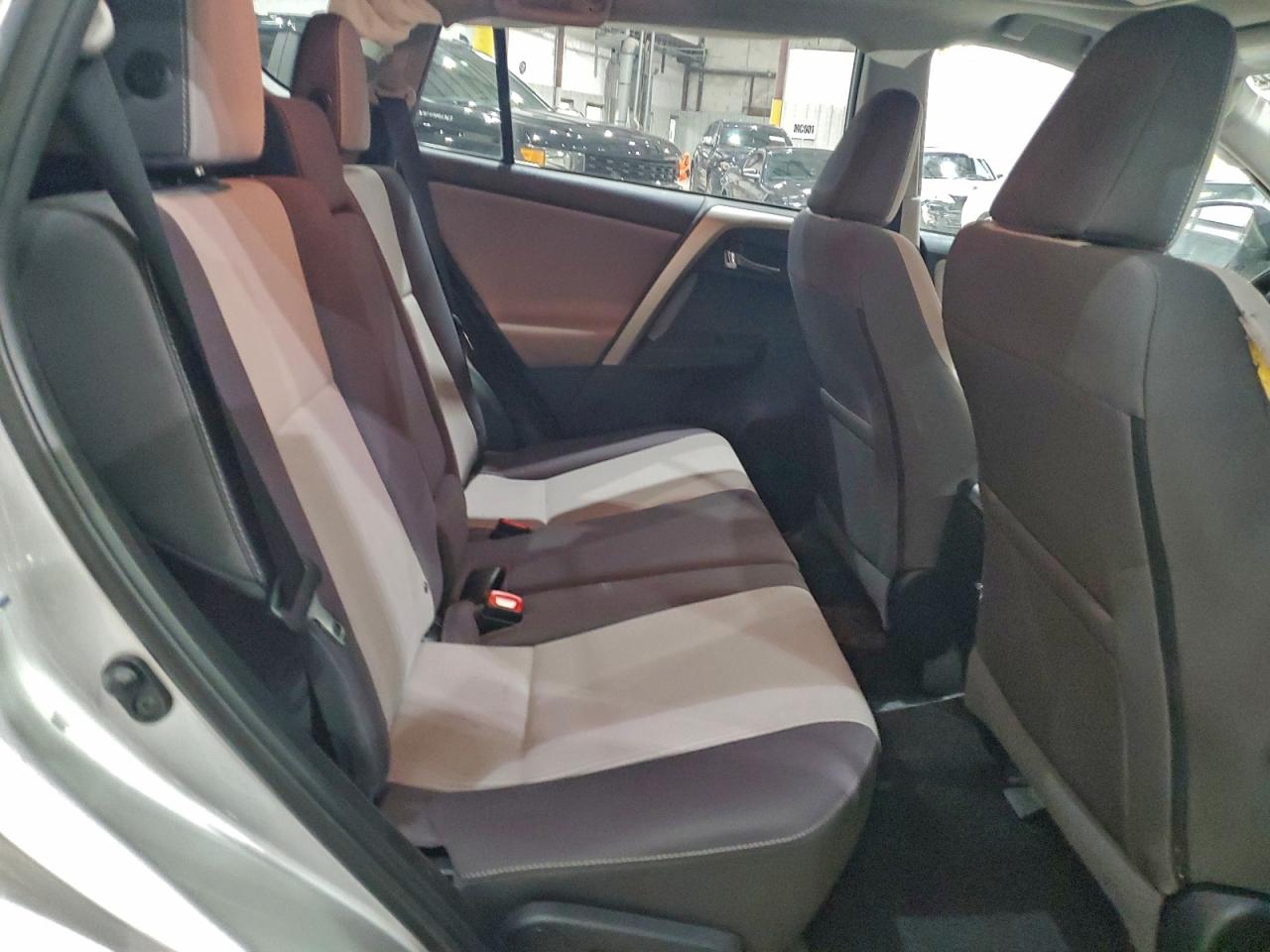 2015 TOYOTA RAV4 XLE photo 21