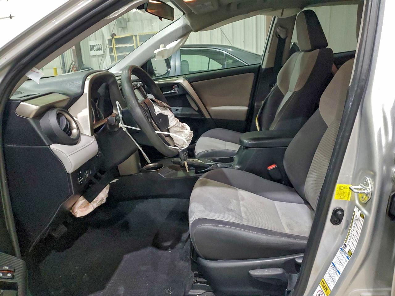 2015 TOYOTA RAV4 XLE photo 13