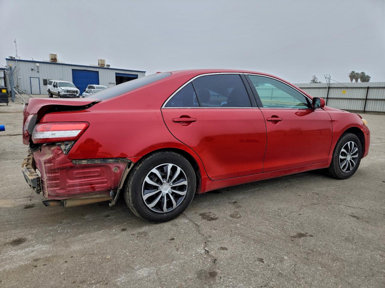2011 TOYOTA CAMRY BASE photo 3