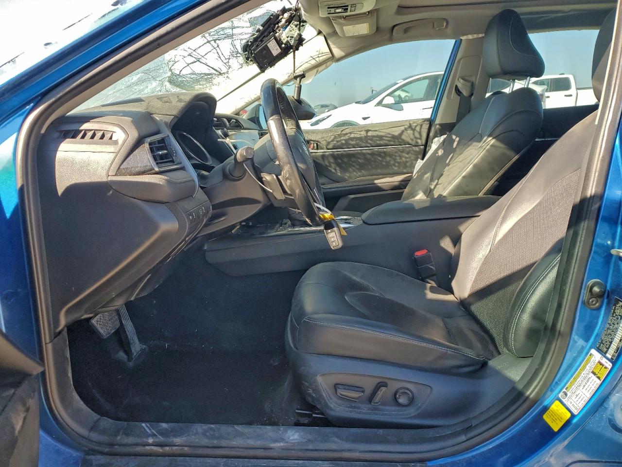 2020 TOYOTA CAMRY XSE photo 25