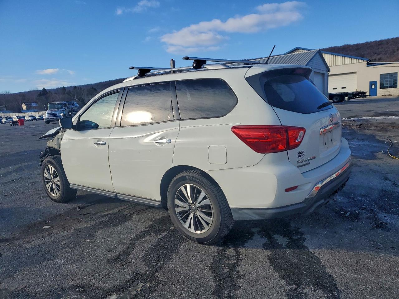 2017 NISSAN PATHFINDER S photo 2
