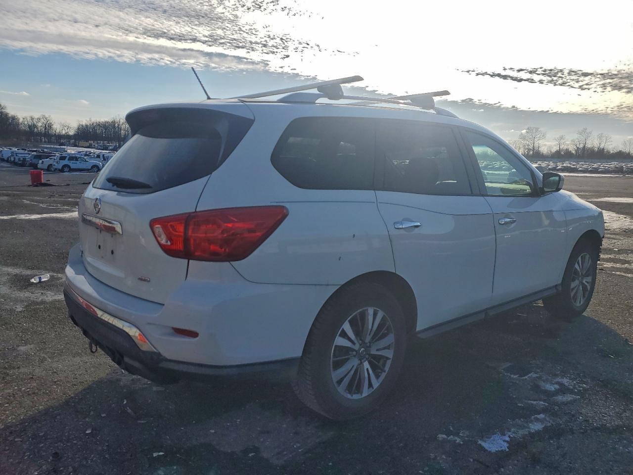 2017 NISSAN PATHFINDER S photo 3