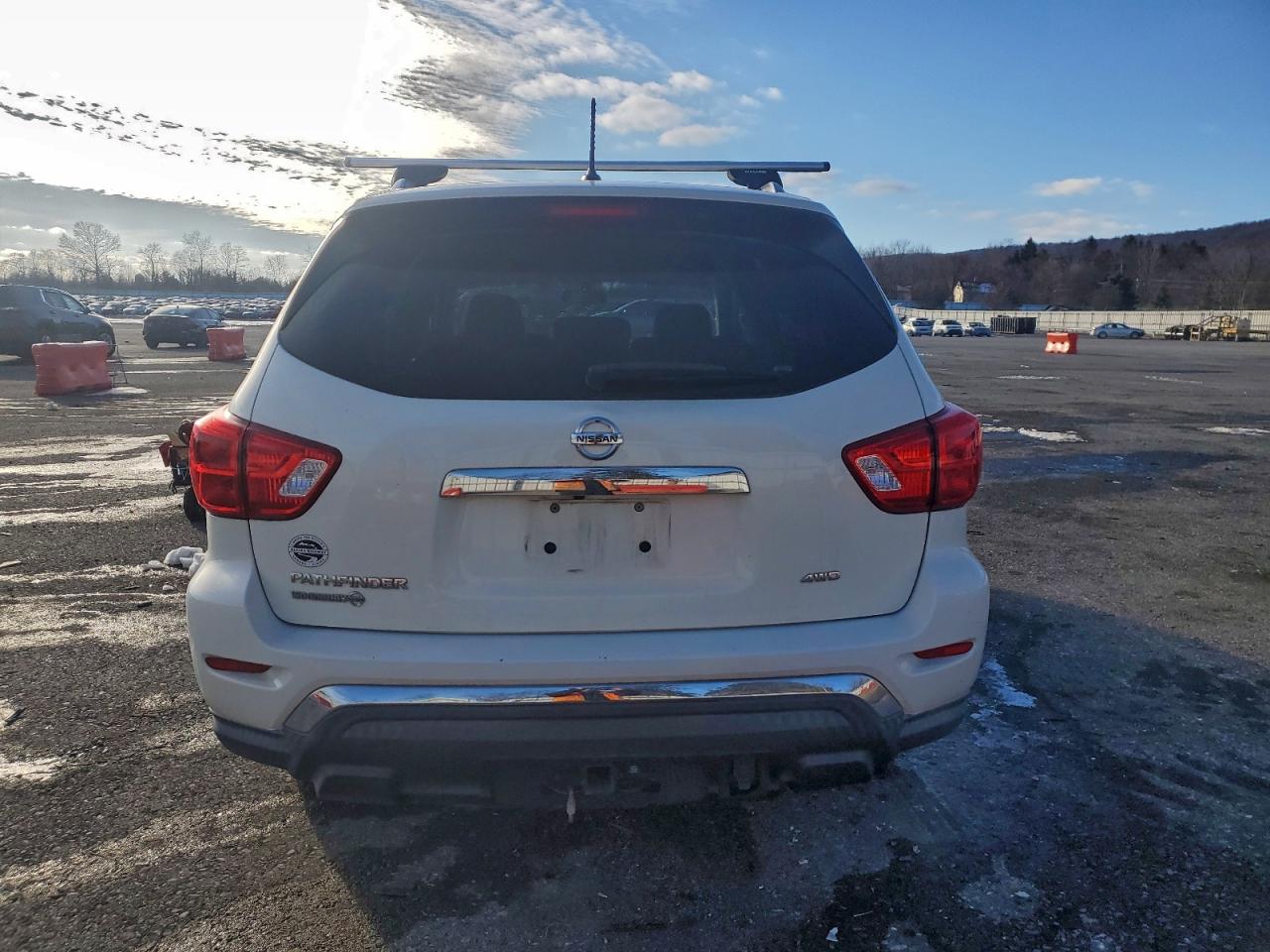 2017 NISSAN PATHFINDER S photo 6