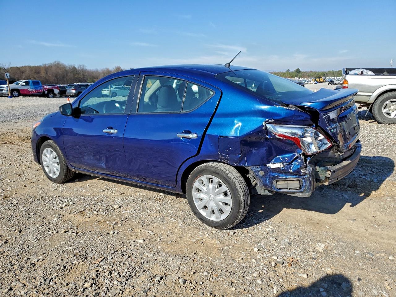 2019 NISSAN VERSA S photo 2