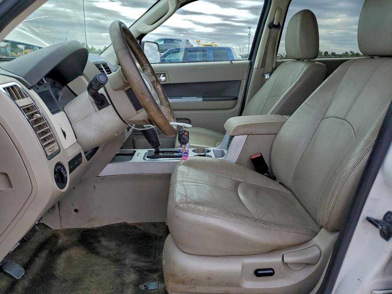 2010 MERCURY MARINER photo 7
