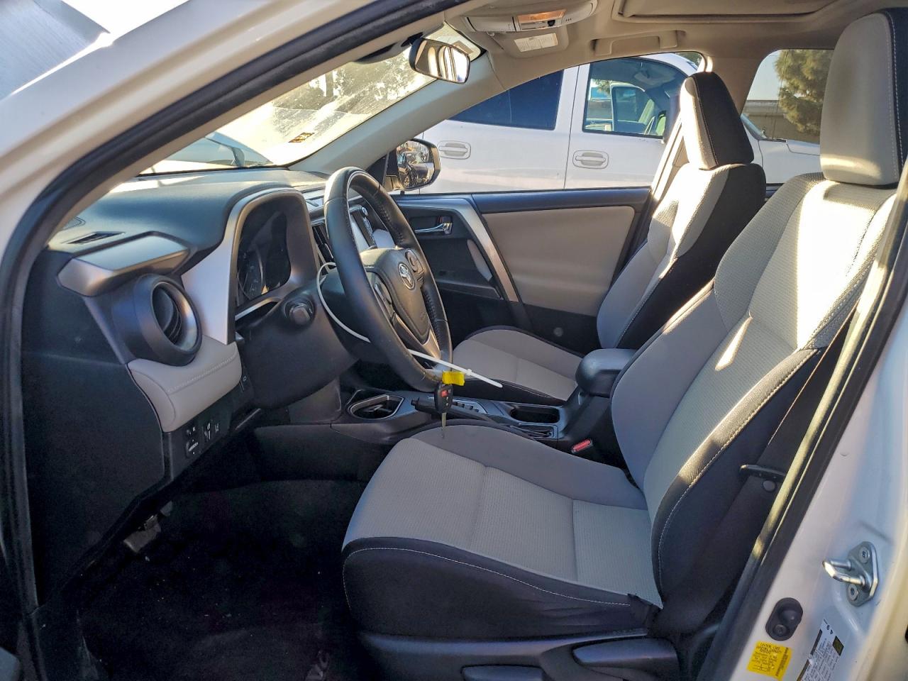 2017 TOYOTA RAV4 XLE photo 7