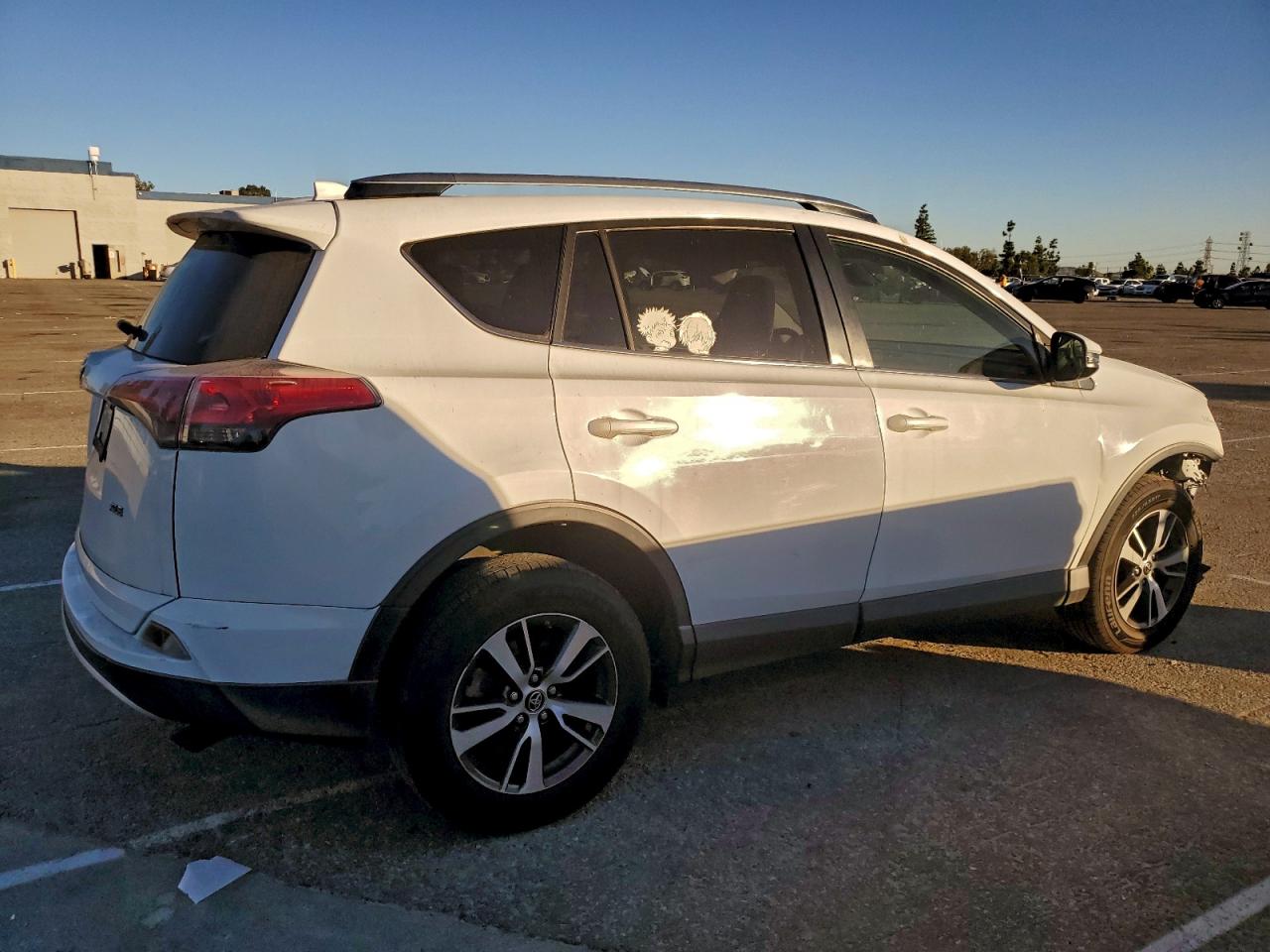 2017 TOYOTA RAV4 XLE photo 3