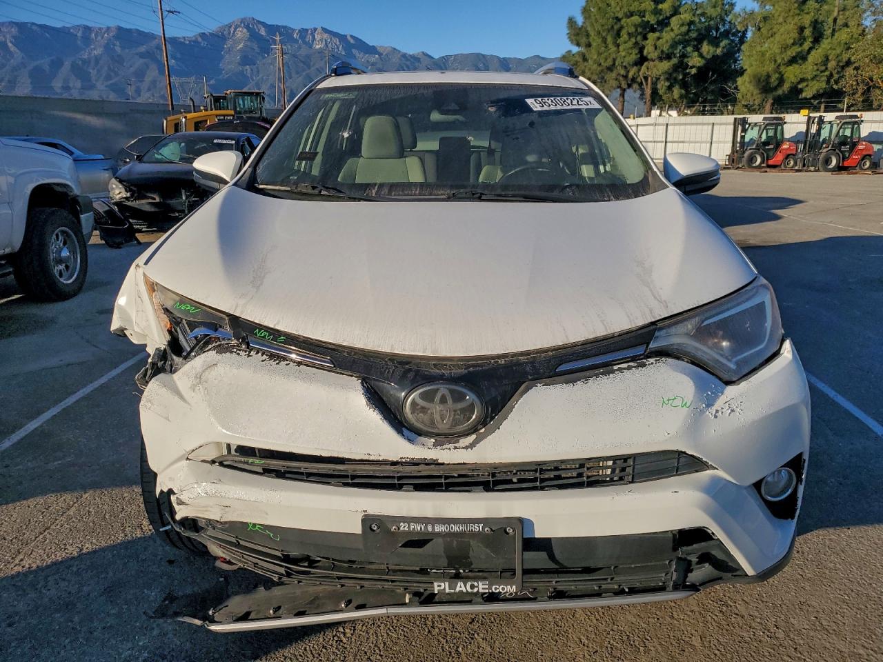 2017 TOYOTA RAV4 XLE photo 5