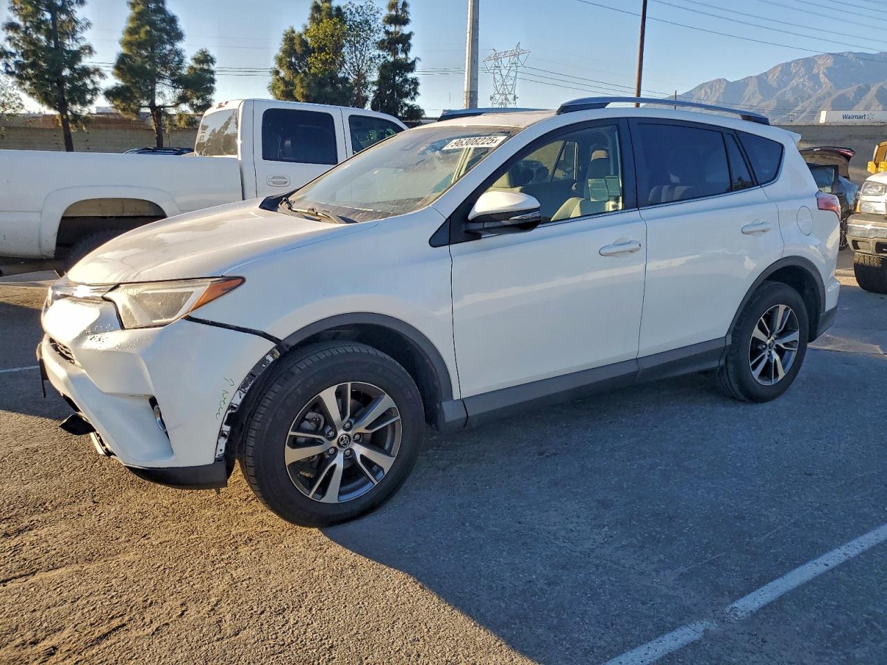 2017 TOYOTA RAV4 XLE — FRONT END damage — photo 1