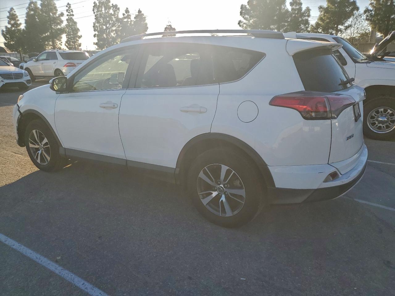 2017 TOYOTA RAV4 XLE photo 2