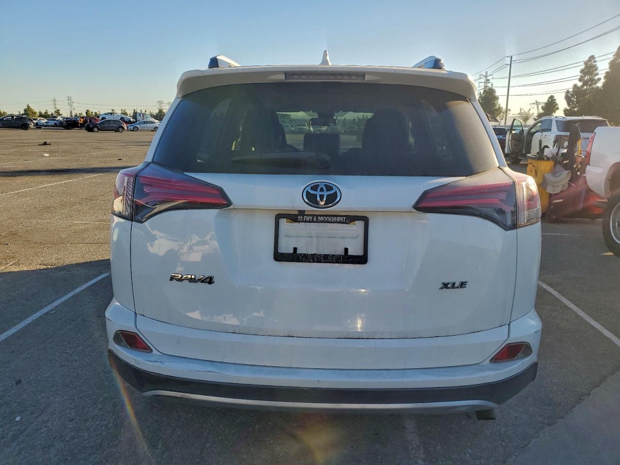 2017 TOYOTA RAV4 XLE photo 6