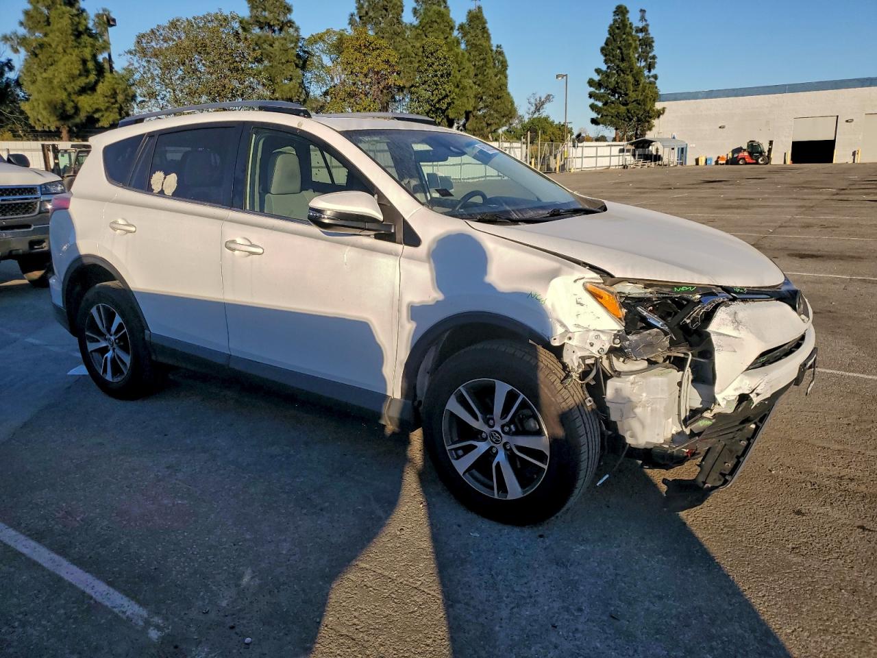2017 TOYOTA RAV4 XLE photo 4