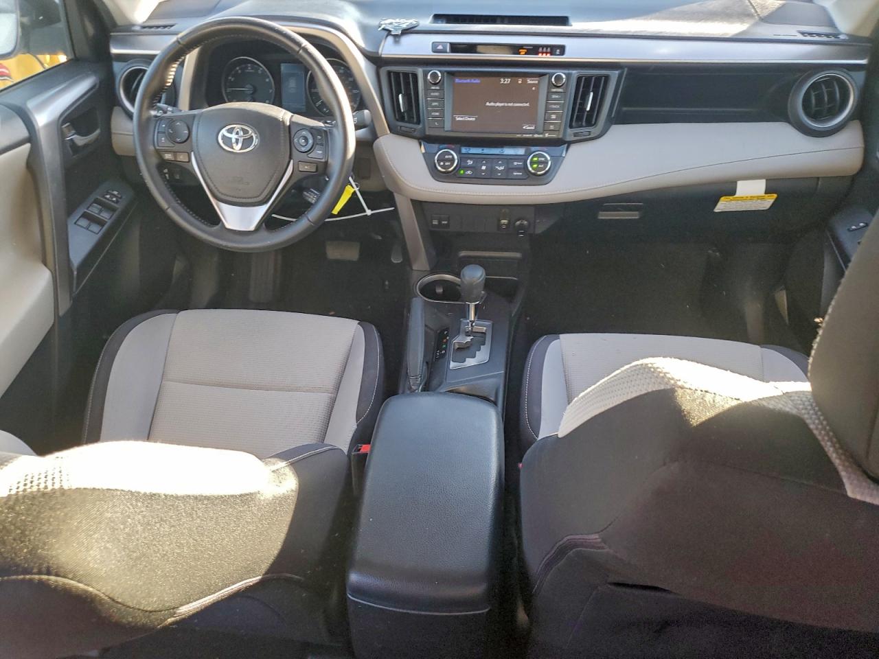 2017 TOYOTA RAV4 XLE photo 8
