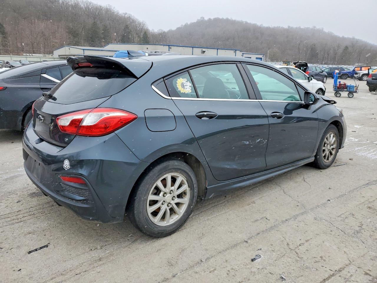2017 CHEVROLET CRUZE LT photo 3