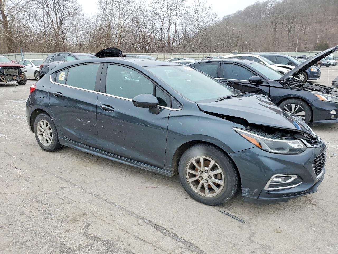 2017 CHEVROLET CRUZE LT photo 4