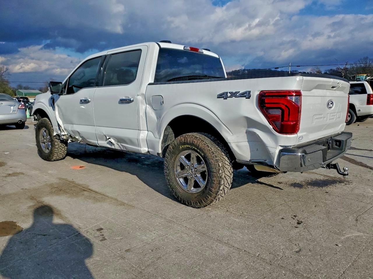2025 FORD F150 LARIAT photo 2