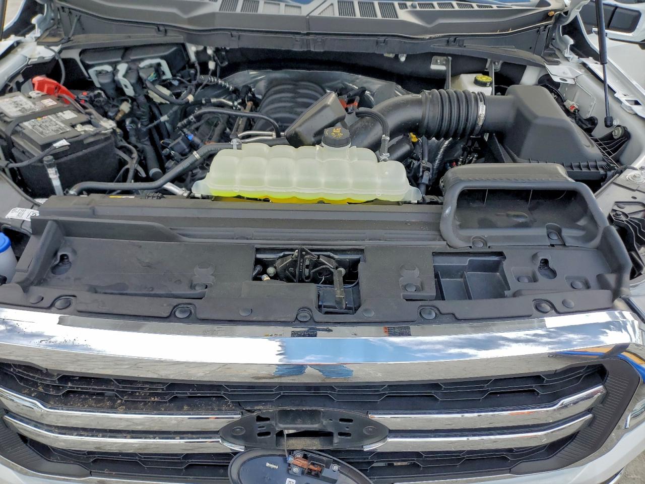 2025 FORD F150 LARIAT photo 11
