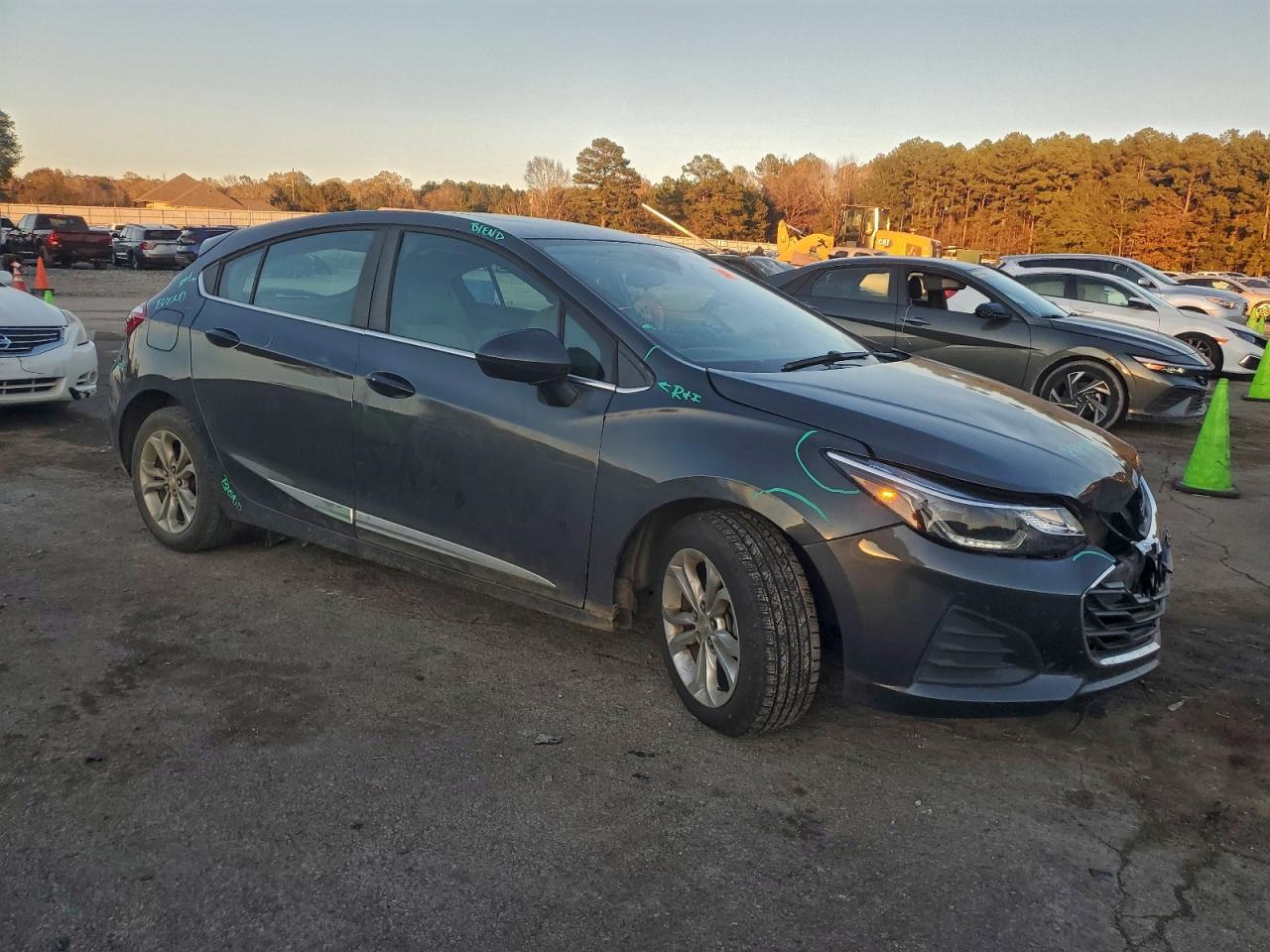 2019 CHEVROLET CRUZE LT photo 4