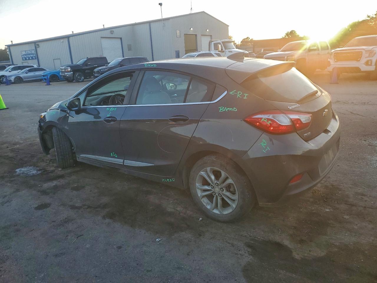 2019 CHEVROLET CRUZE LT photo 2